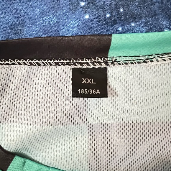 💜 Green & Black Checkered Crop Top - Picture 2 of 3